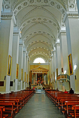 04_The Nave of Vilnius Cathedral.jpg