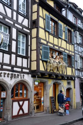 38. Shoppers - Big & Small - Colmar, France