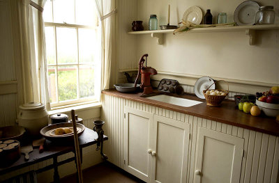 Lighthouse kitchen pump
