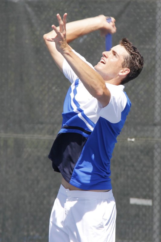 Isner (US) on the practice court.jpg