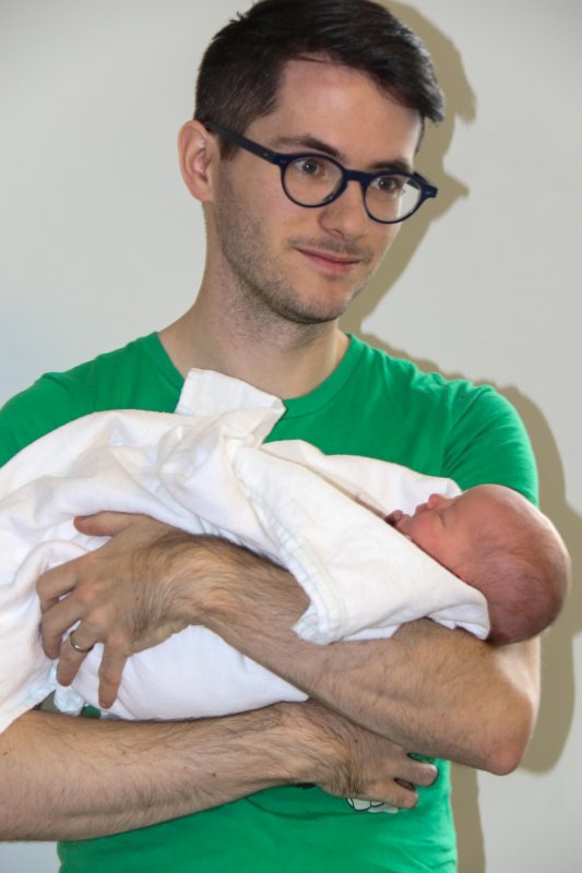 Cora 1 day old with the fam-9.jpg