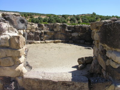 Barumini - Nuraghe Su Nuraxi - Capanna delle riunioni