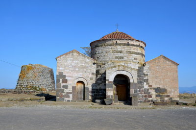 Silanus - Chiesa di Santa Sabina e nuraghe