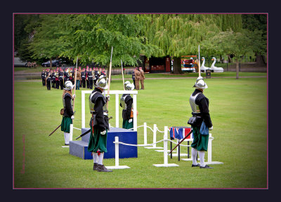 inspection of the Para Band.