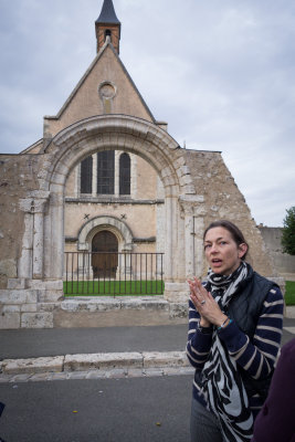 Guide, Christine, leads an evening tour of Chartres