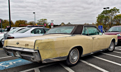1966 Lincoln Continental - See front view below.