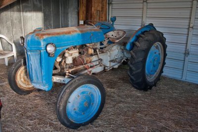 8312  My New Tractor....needs a little work.