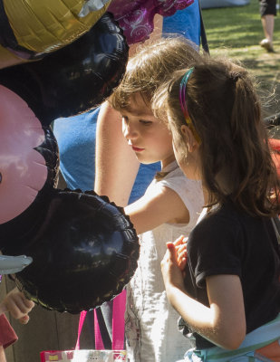 Choosing balloons