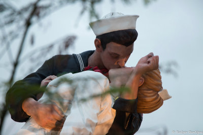 The Kissing Statue