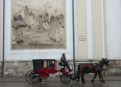 Carriage ride passing Peterskirche