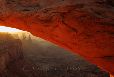 _30F3137Mesa Arch.jpg