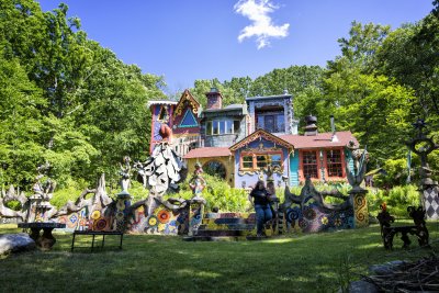 Luna Parc front exterior