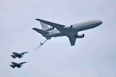 KDC-10 met 2 F-16's