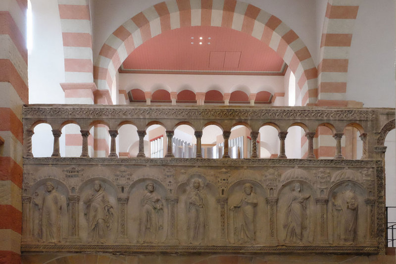 Roman balcony