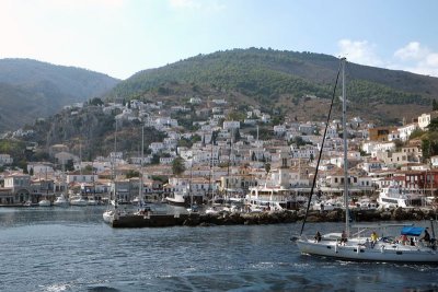 Hydra harbour