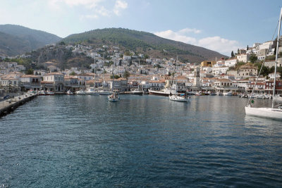 Hydra harbour