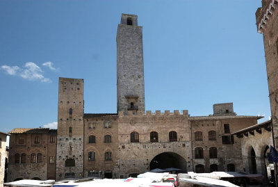 Podesta's Palace with La Torre Grossa behind it