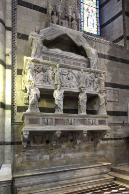 Funeral monument for cardinal Riccardo Petroni