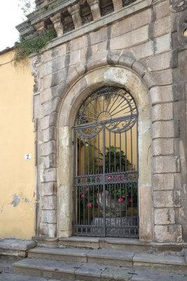 An attractive gate