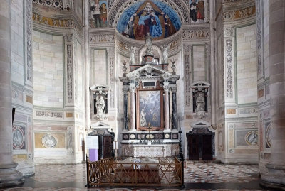 Altar in southern transept