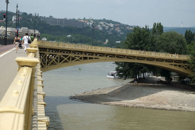 Extension of the bridge to Margit Island
