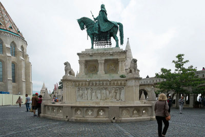Bronze statue of Stephen I of Hungary
