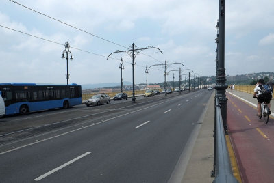 Margit bridge: pedestrians, tram, cars