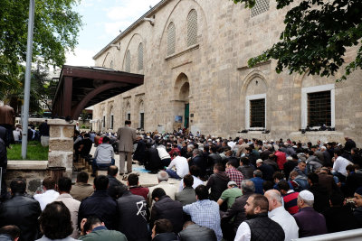 The worshipers who don't fit into the mosque