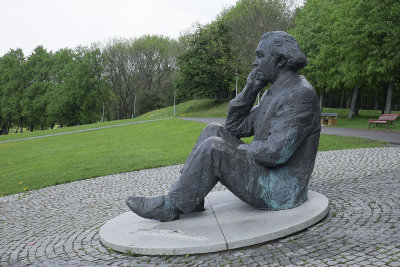 Statue of Gustav Ernesaks