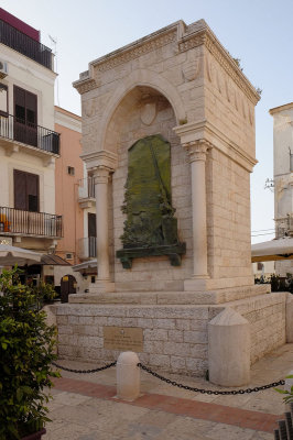 Monument to the Challenge in Barletta 