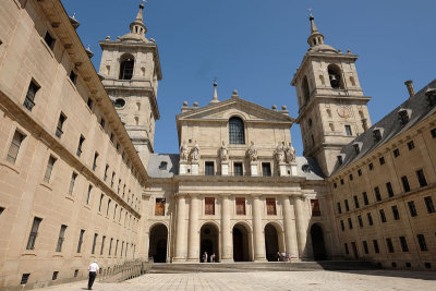 Courtyard of the Kings and the Basilica