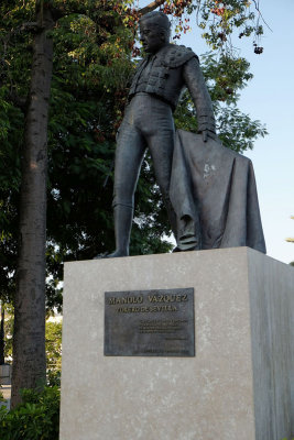 Manolo Vazquez monument