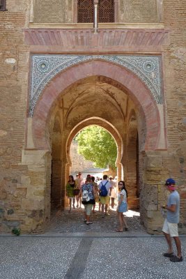 Puerta del Vino (Wine gate)