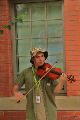 IMG_4721 fringe violinist.JPG