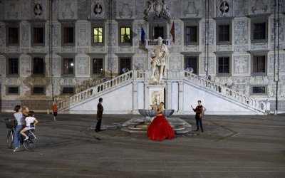 Pisa performance in the evening