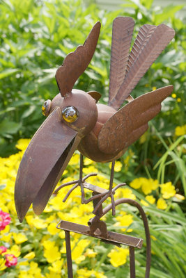 Bobbing bird sculpture