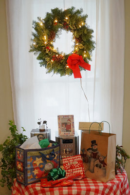 Wreath and table at 405 South (2012).