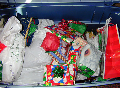 One of Santa's delivery tubs at 44 Portsmouth Ave (2001).