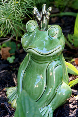 Green ceramic frog