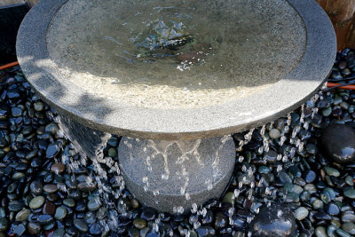 Birdbath fountain.
