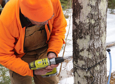 Drilling tap with electric drill.