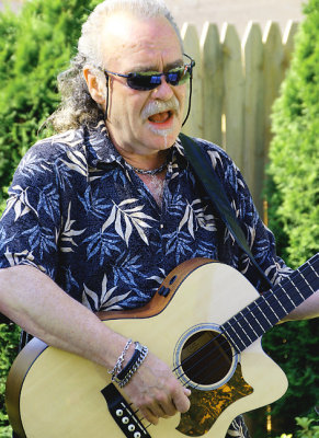 Thom Scagliotti of North River Band.