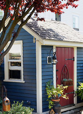 Blue shed - painting motif.