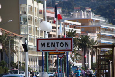 ARRIVEE  A  MENTON