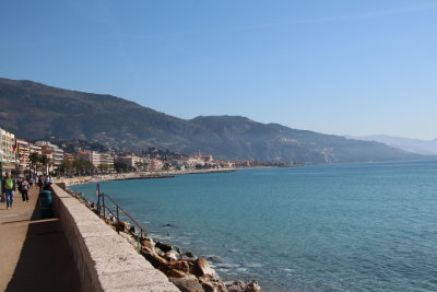 AU FOND, L'ITALIE