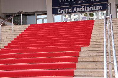 CANNES , LES   STARS  ARRIVENT ET  ......
