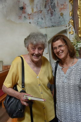 Autorin Anna Piribauer mit Maria Rasinger