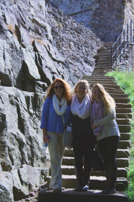 Josan, Kiersten and Caitlin at Dirleton Castle