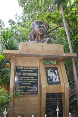 Monumento a la Profesora Maria Chinchilla Recinos