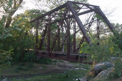 Antiguo Puente del Ferrocarril a las Afueras de la Cabecera